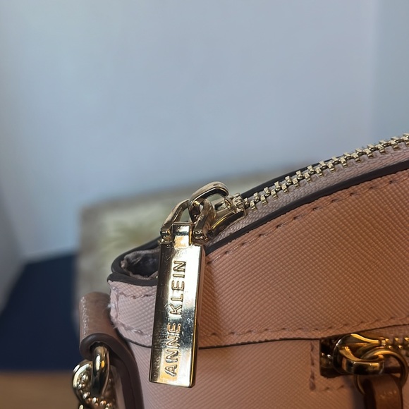 Pink Anne Klein Purse - Picture 4 of 5